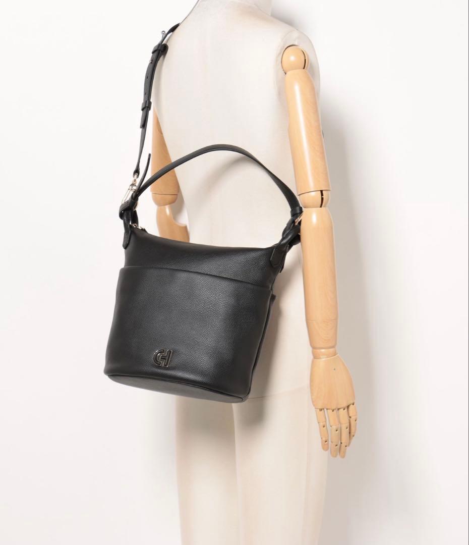 エッセンシャルソフトバケットバッグ