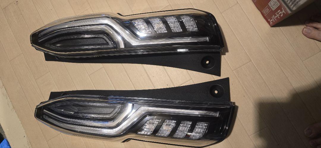 NBOXカスタムJF3純正テールランプ中古
