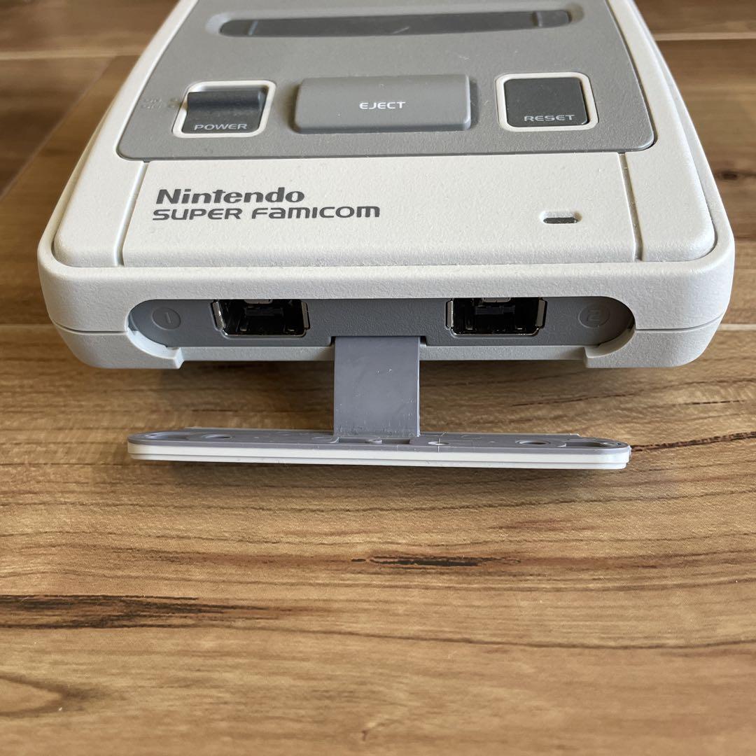 Nintendo ニンテンドークラシックミニファミコンと純正USBアダプター