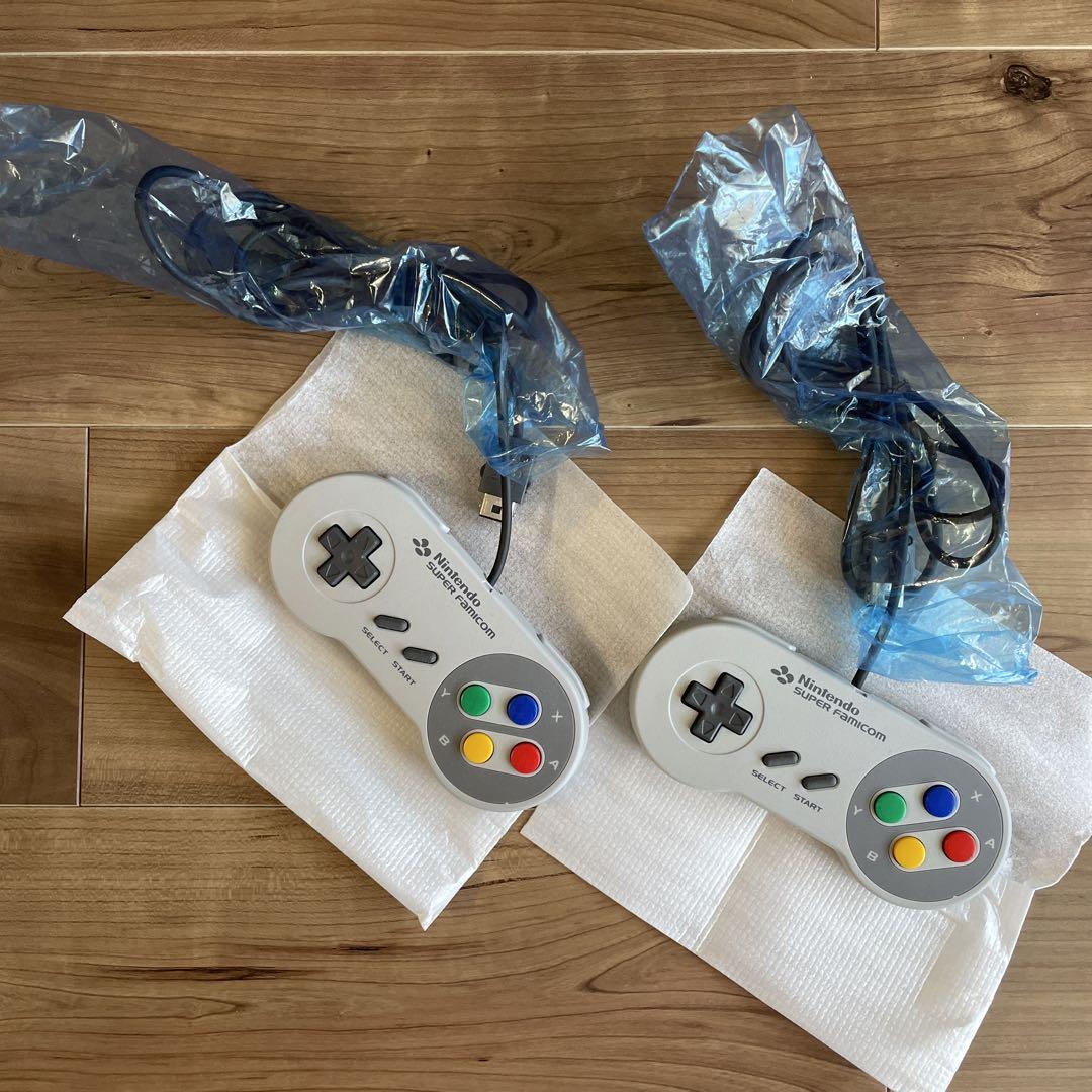 Nintendo ニンテンドークラシックミニファミコンと純正USBアダプター