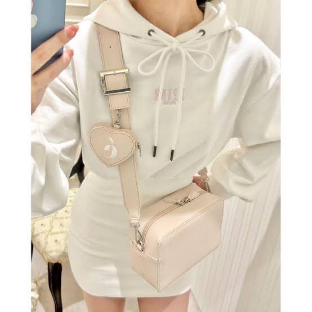 é Heart pouch shoulder strap bag epine