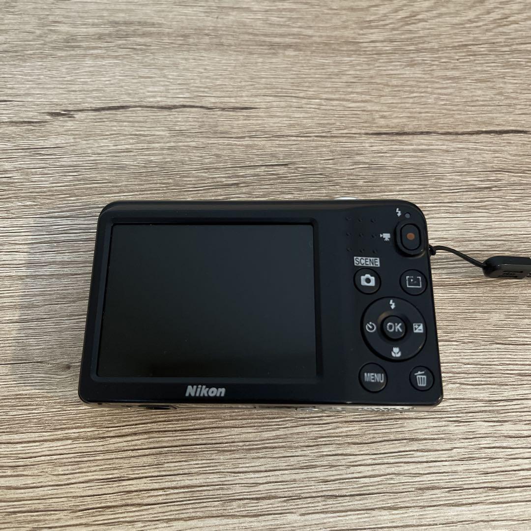 3216 Nikon COOLPIX A10 シルバー デジカメ