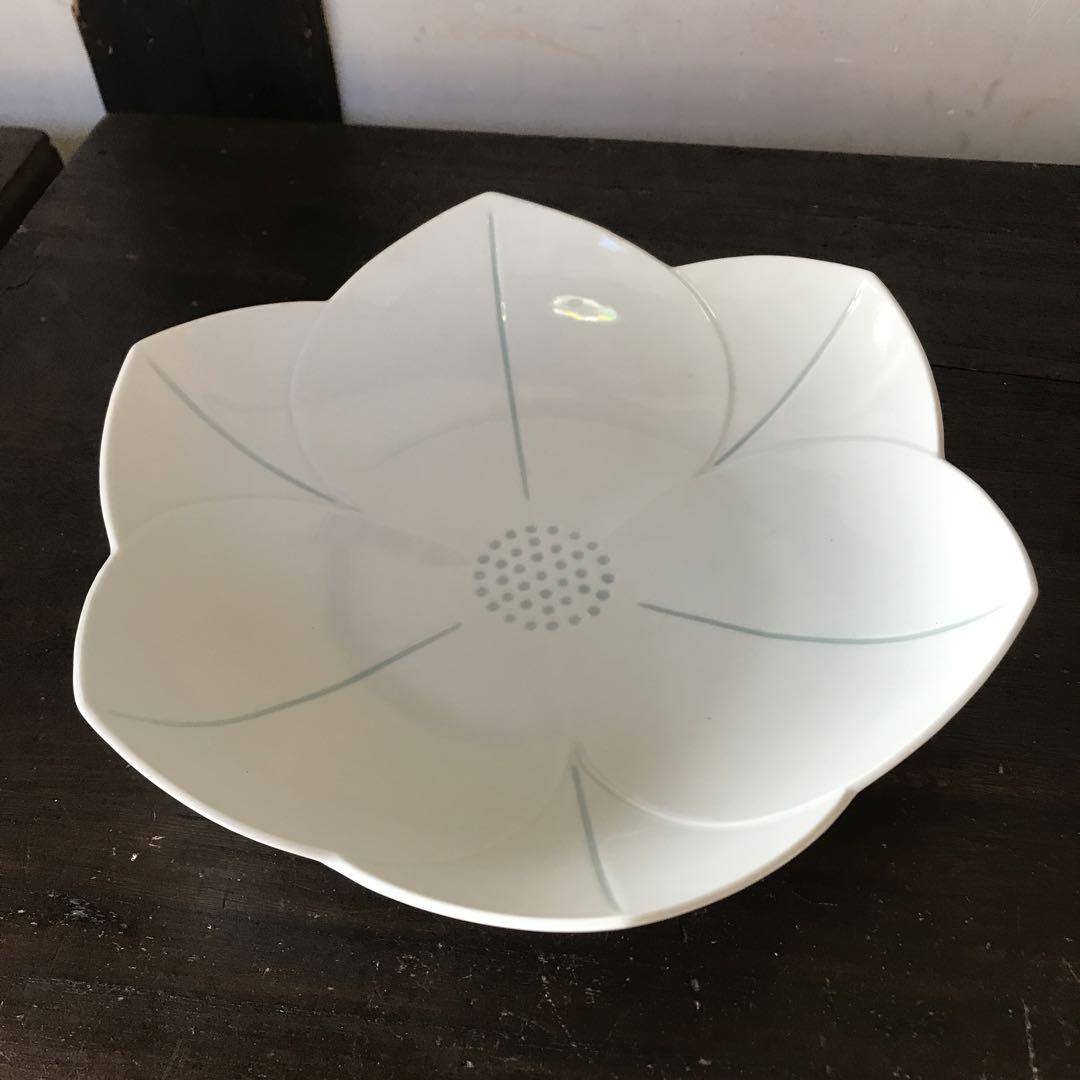 美品陶器盛り皿盛り鉢華やかな花型 白磁上品な色使い直径25×高5
