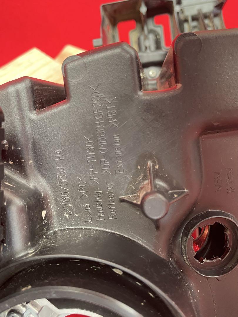 ダイハツキャスト LA250s 右 ヘッドライト