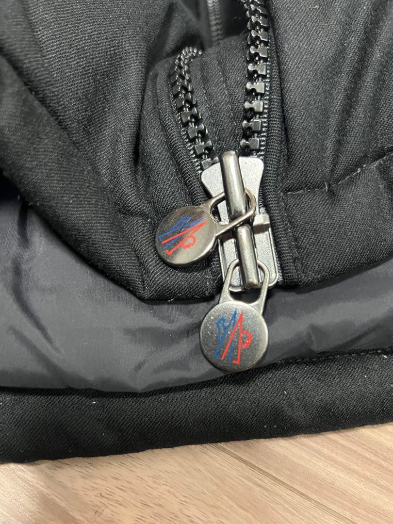 【人気商品 美品】モンクレール モンジュネーブル ダウンジャケット ブラック 【人気商品 美品】モンクレール モンジュネーブル ダウンジャケット ブラック