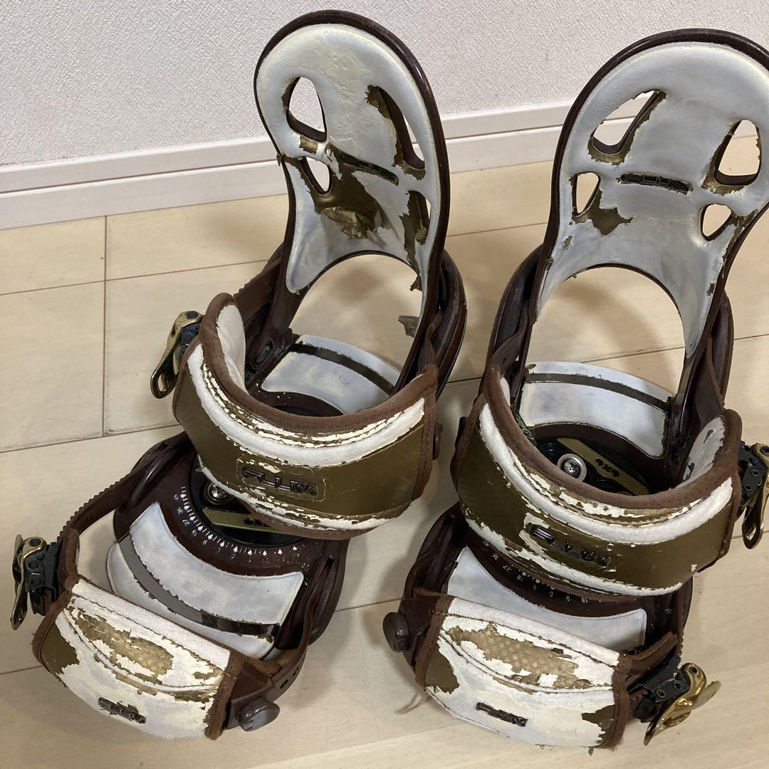 FLUX  スノーボードビンディング　Mサイズ FLUX ビンディング Mサイズ 新品 未使用 スノーボード