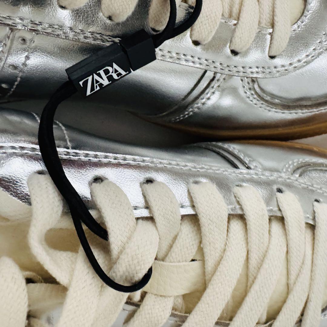 スペイン発送 ZARA メタリックエフェクトスポーツシューズ 新作 ZARA シルバー スニーカー メタリックエフェクト スポーツシューズ