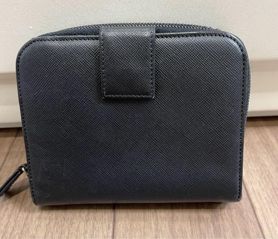プラダ　二つ折り財布　サフィアーノ　三角ロゴ　ラウンドファスナー　黒
