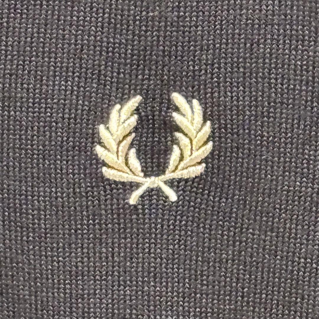 フレッドペリー　FRED PERRY Vネック　ベスト　刺繍ロゴ　ウール混