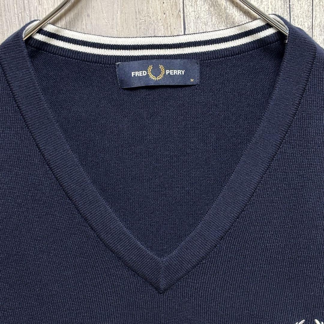 フレッドペリー　FRED PERRY Vネック　ベスト　刺繍ロゴ　ウール混