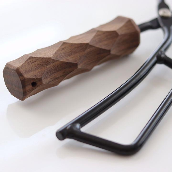 ウォールナット 薪ばさみ 焚き火 キャンプ アウトドア グリップ koto