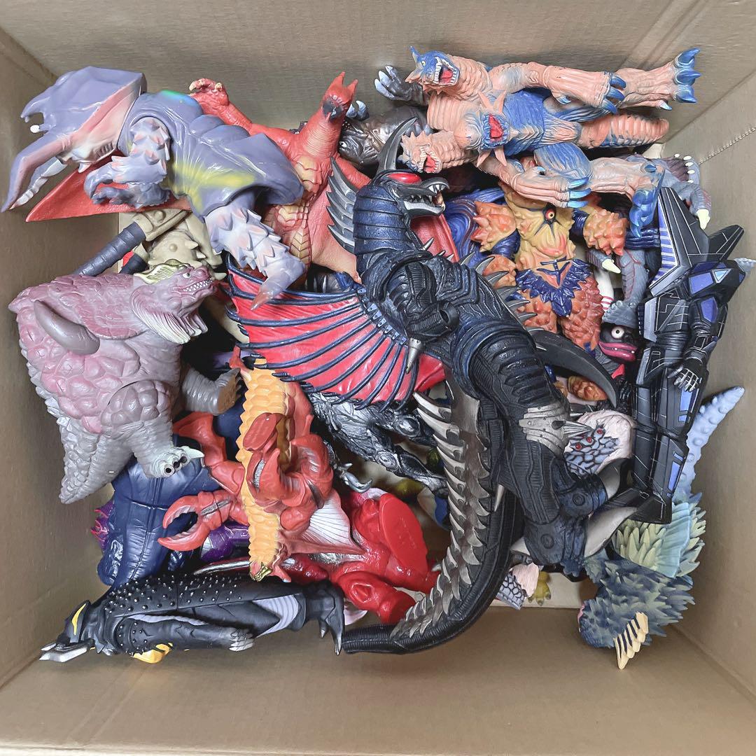 【即購入可】　怪獣　ソフビ　25体　ジャンク品　まとめ売り　ウルトラマンシリーズ