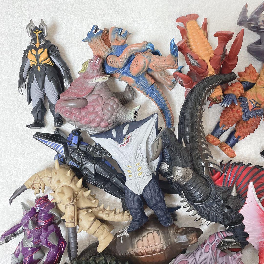 【即購入可】　怪獣　ソフビ　25体　ジャンク品　まとめ売り　ウルトラマンシリーズ