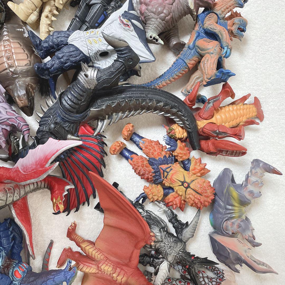 【即購入可】　怪獣　ソフビ　25体　ジャンク品　まとめ売り　ウルトラマンシリーズ
