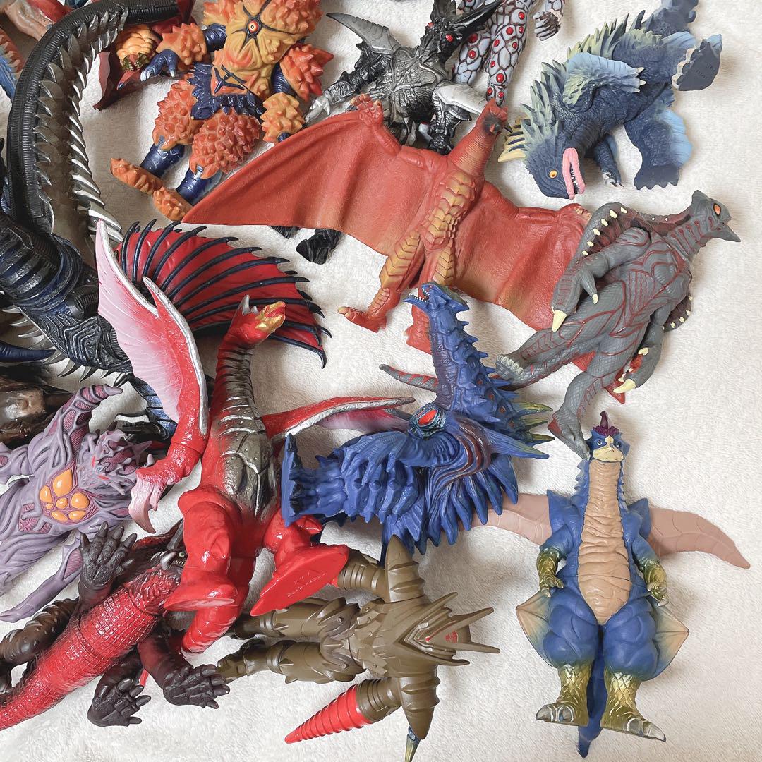 【即購入可】　怪獣　ソフビ　25体　ジャンク品　まとめ売り　ウルトラマンシリーズ