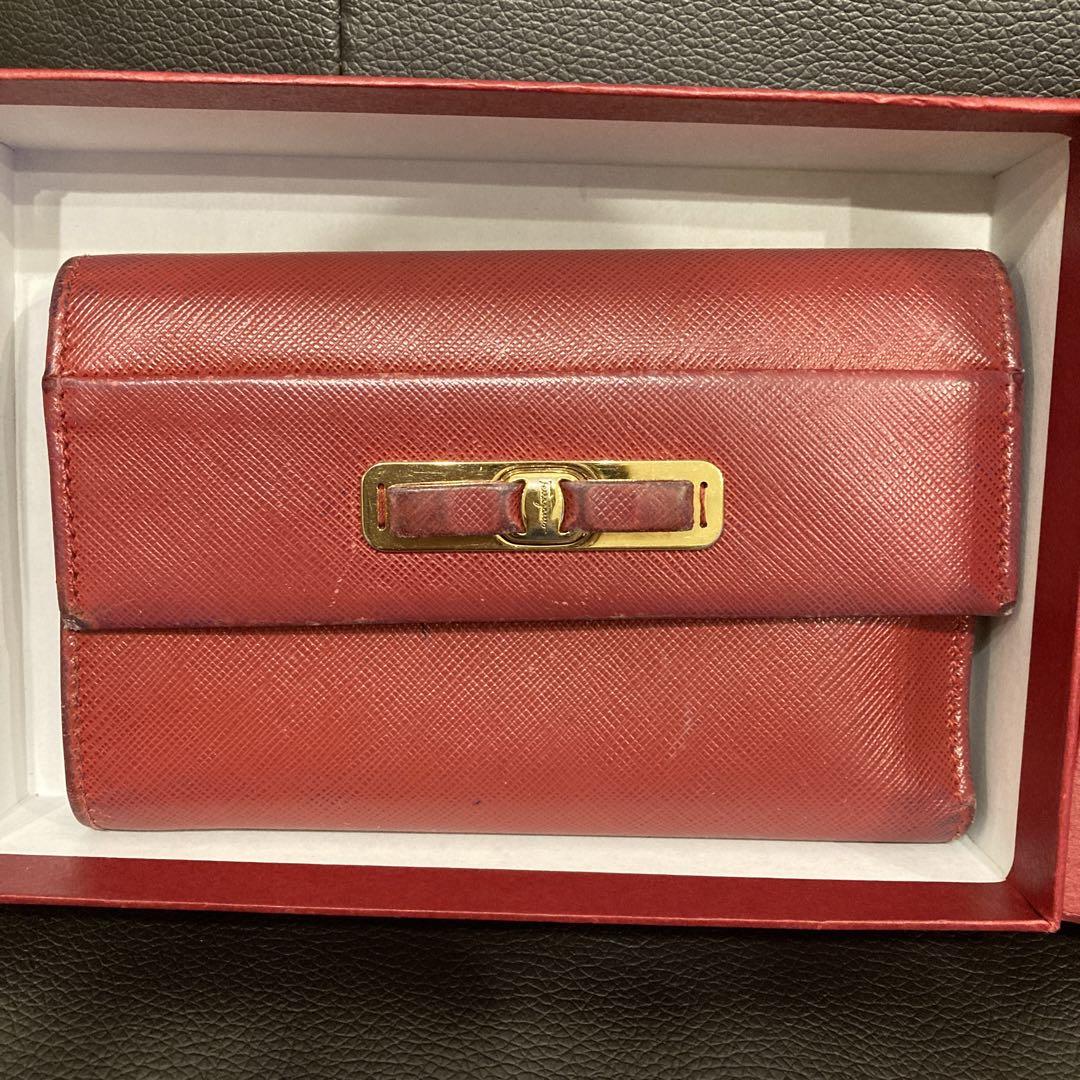 Salvatore Ferragamo 二つ折り財布 レッド - メルカリ