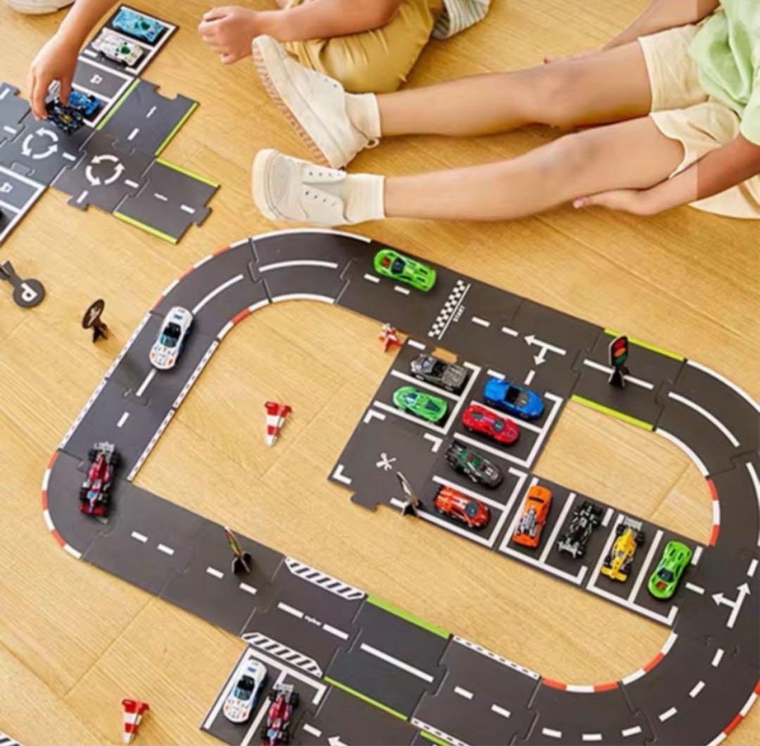 はじめてトミカ」シリーズと一緒にあそべる駐車場セットが登場