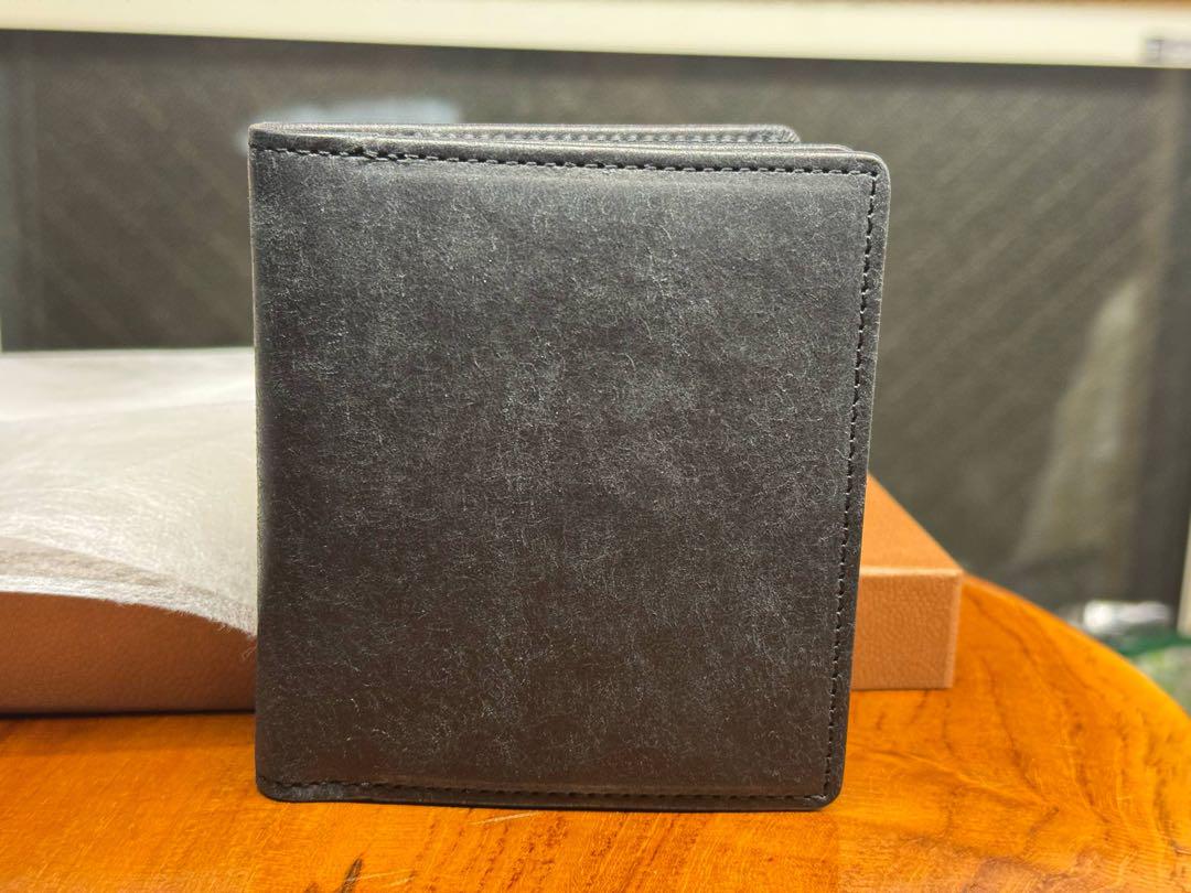 ブラックレザー二つ折り財布