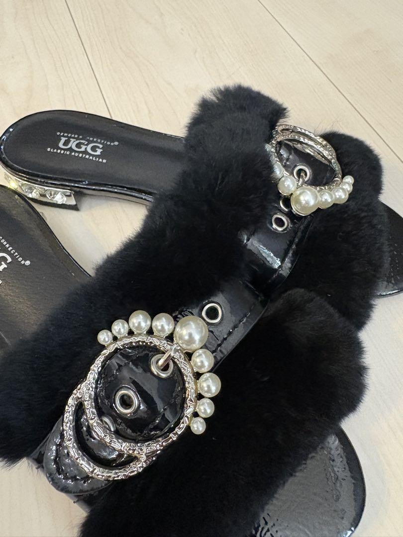 ⭐︎美品⭐︎UGG ブラックファーサンダル　ビーズ装飾　　　　オシャレ　かわいい ⭐︎美品⭐︎UGG ブラックファーサンダルビーズ装飾オシャレかわいい