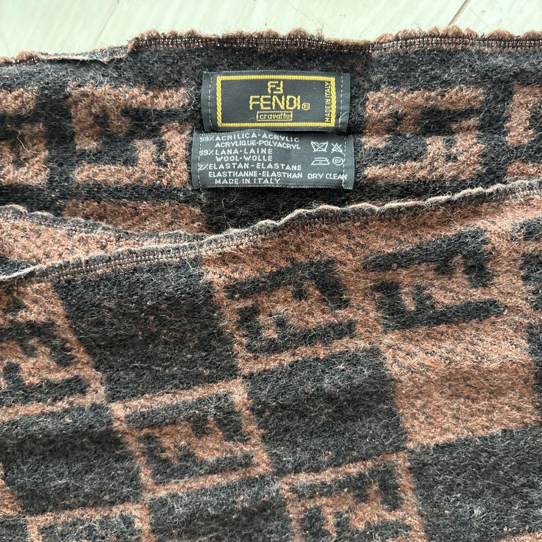 フェンディ　ズッカ柄　ブラウン　ブラウン　マフラー FENDI フェンディ ズッカ柄 ダークブラウン マフラー - メルカリ