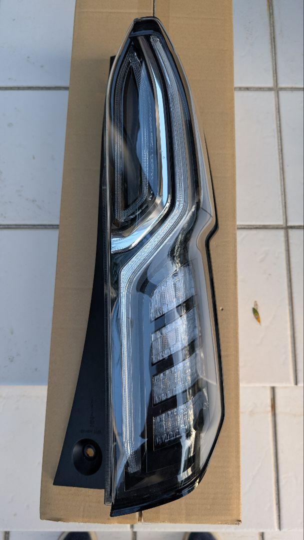 HONDA　エヌボックス　JF3.4 右テールランプ