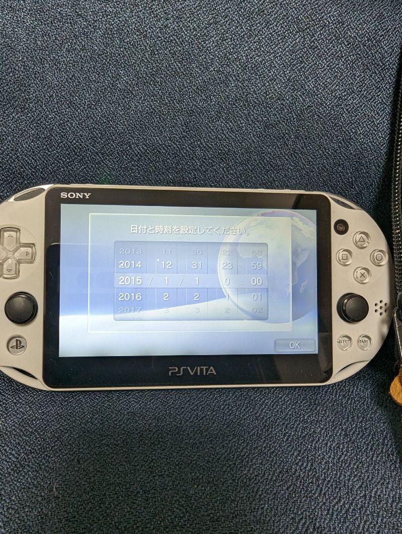 PSVita PCH-2000　ソフト3本　16ギガカード付き