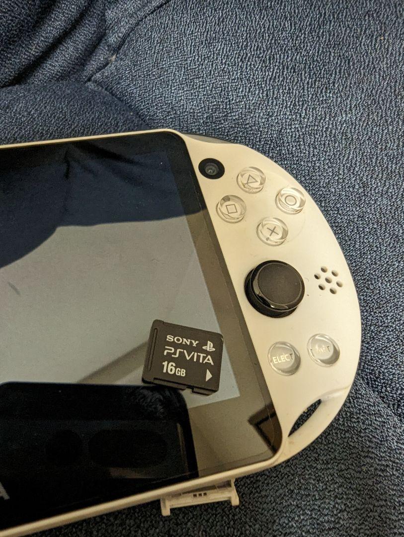 PSVita PCH-2000　ソフト3本　16ギガカード付き