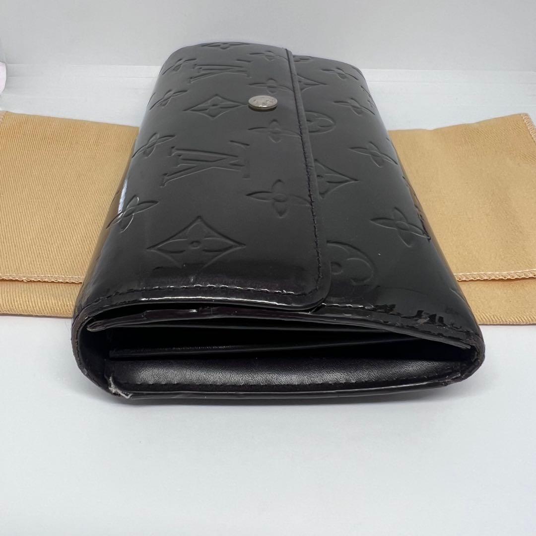 LOUIS VUITTON ポルトフォイユ サラ モノグラム ヴェルニ