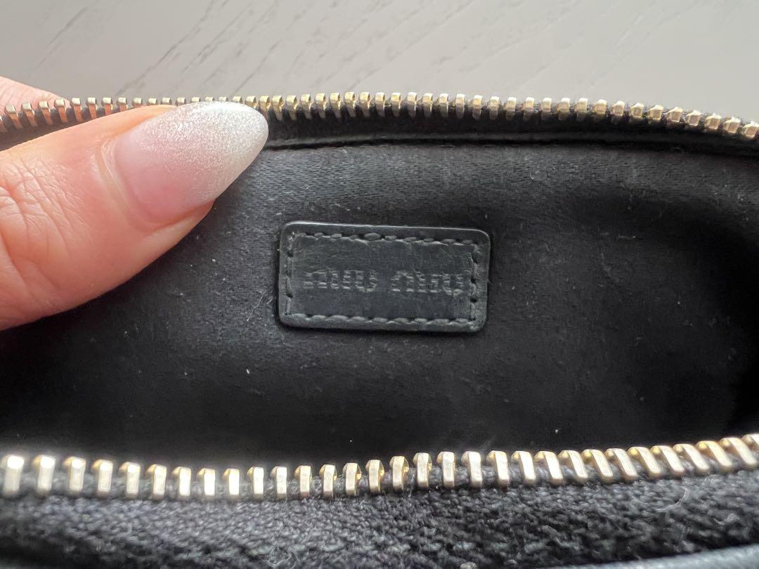 miumiu 黒 ポーチ