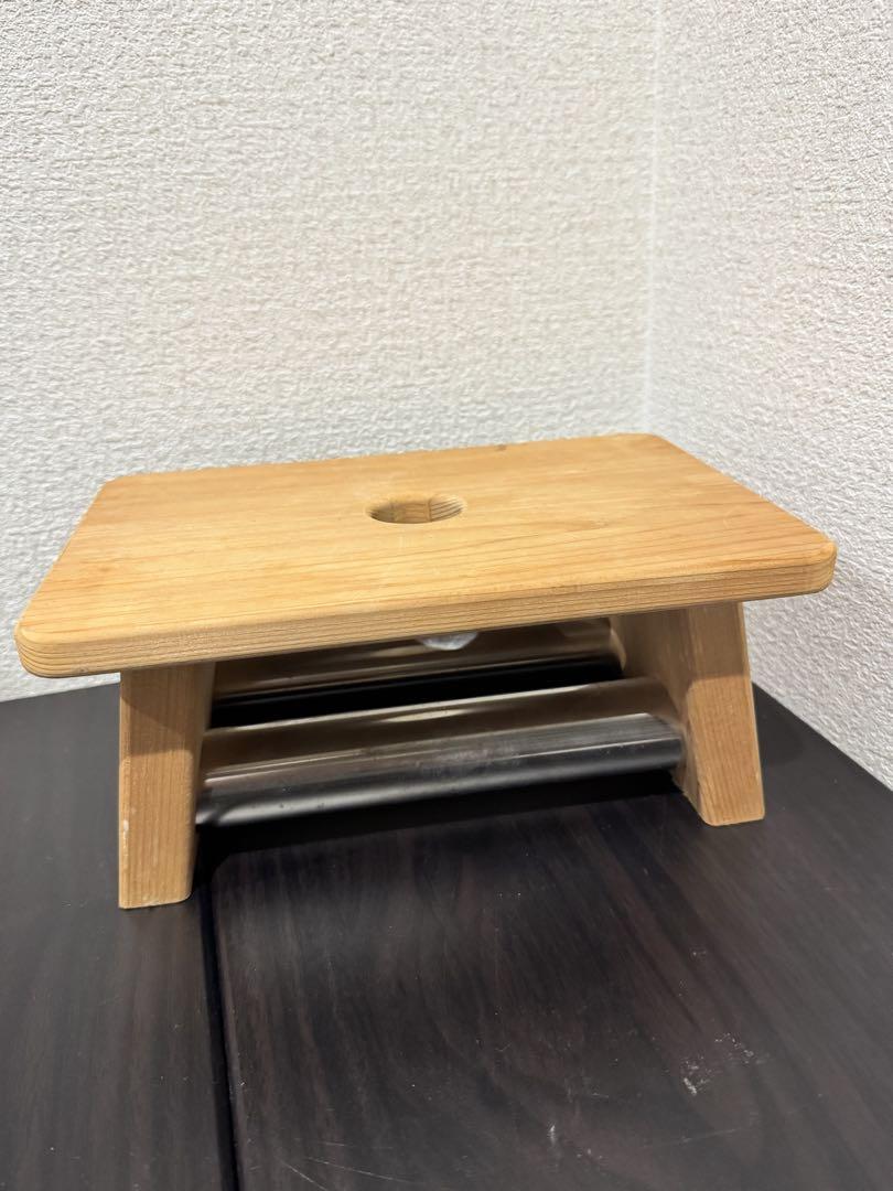 ヒノキの木製バススツール