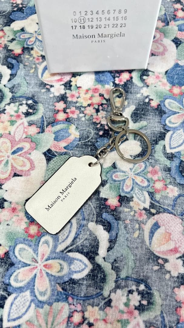 Maison Margiela (メゾンマルジェラ)ホワイトレザーキーホルダー