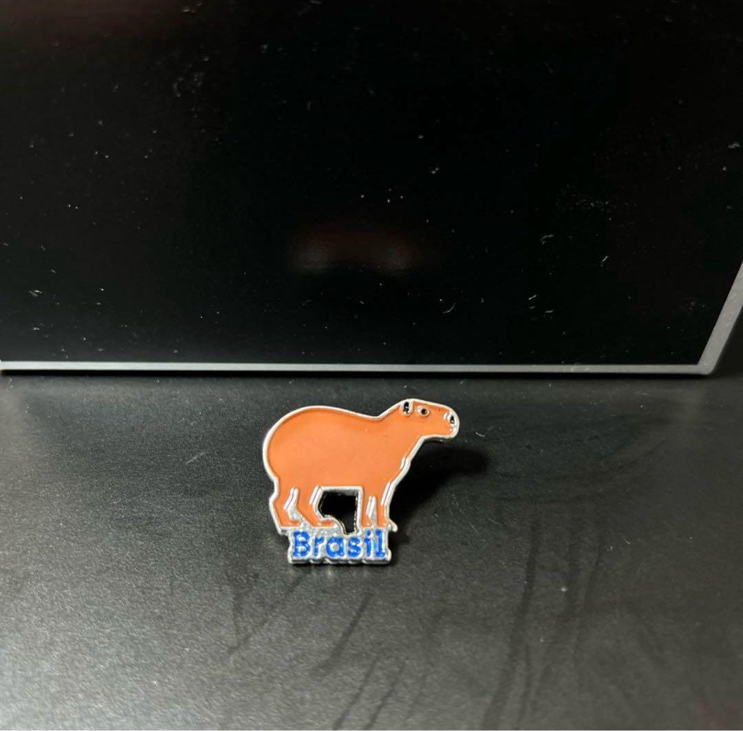 カピバラ ピンバッジ Brasil 万博限定 ブラジルパビリオン カピバラ 限定ピン バッジ - メルカリ
