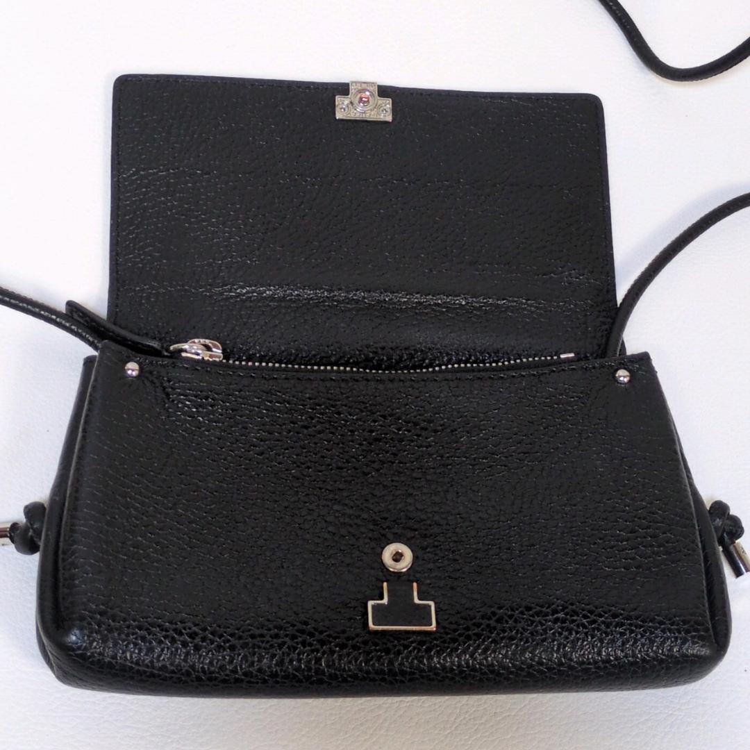 イアクッチ ショルダーバッグ アバ ウォレット レザー シボ イアクッチ ショルダーバッグ アバ ウォレット レザー シボ