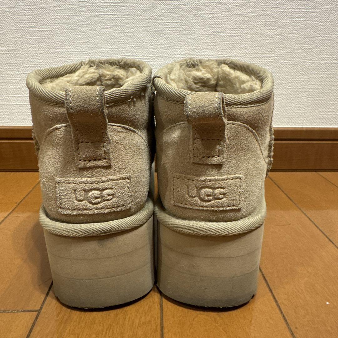 UGG アグ　クラシック ウルトラ ミニ プラットフォーム