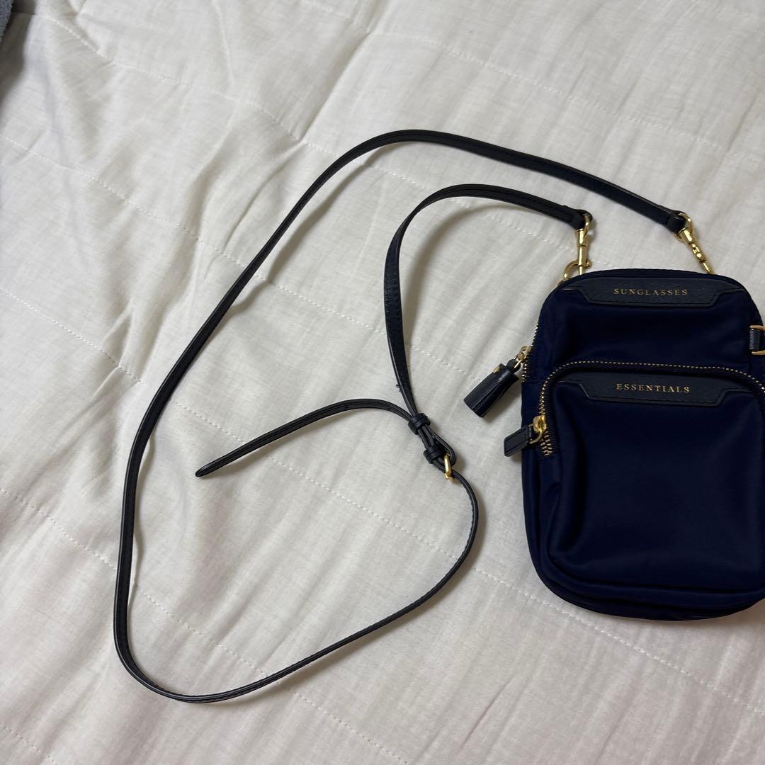 アニヤハインドマーチ　エッセンシャルズ