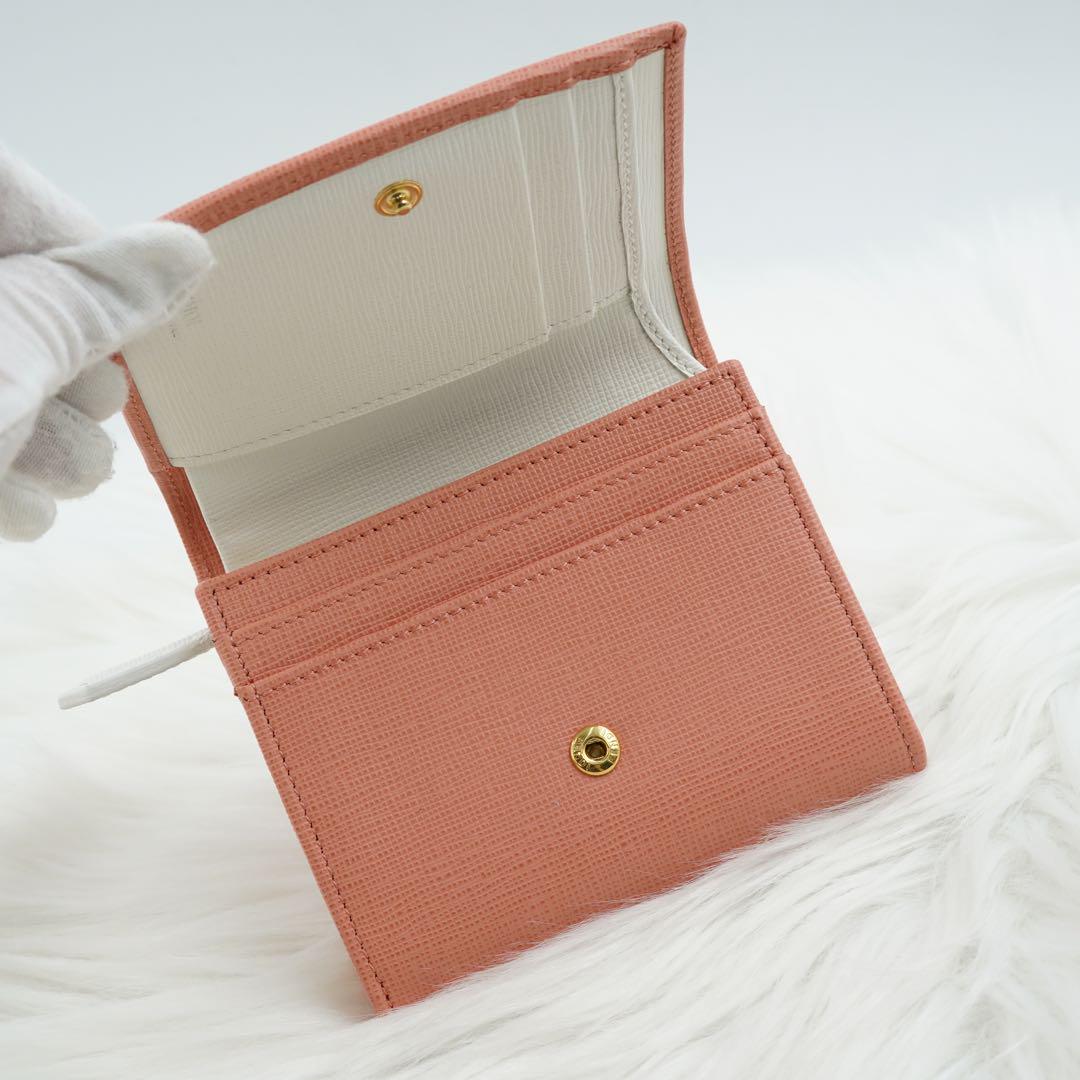 新品未使用品　箱付き　FENDI フェンディ　折り財布　ロゴプレート　ピンク