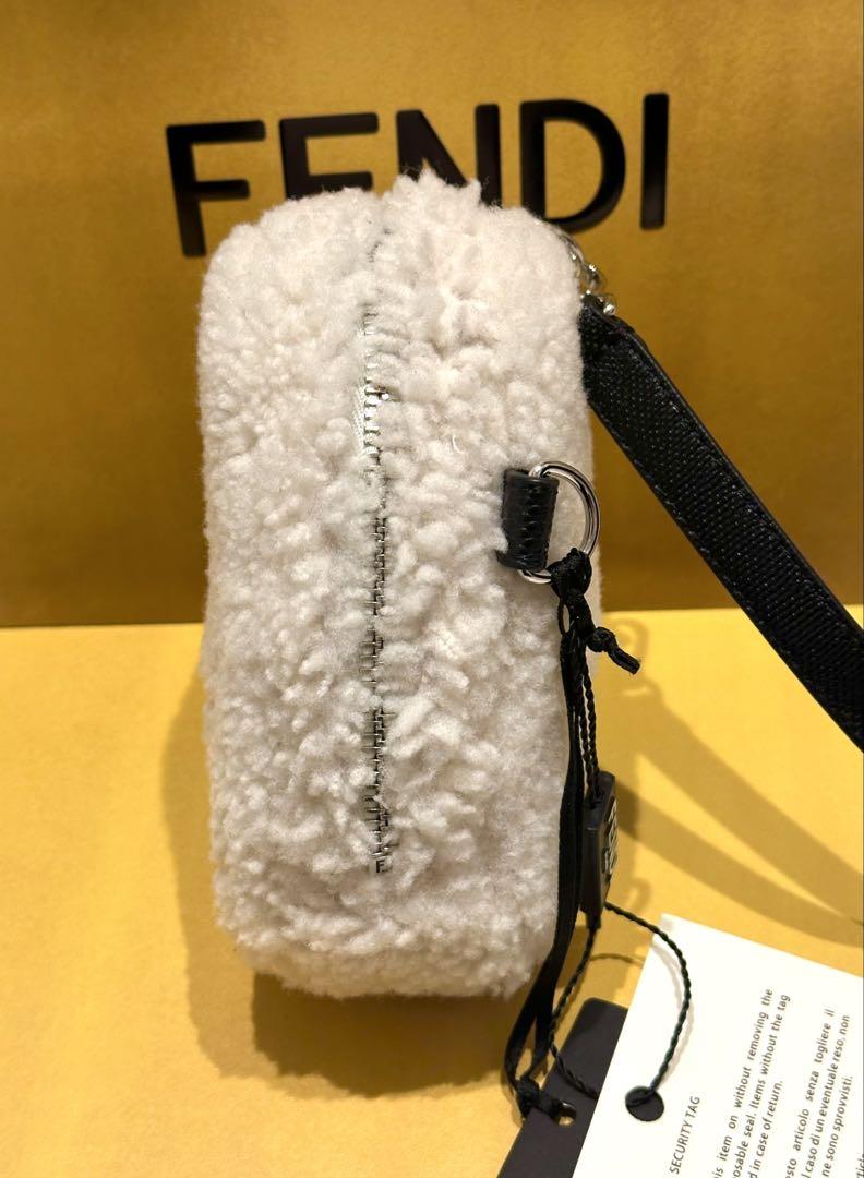 新品未使用】FENDI おにぎりバッグ | 目黒蓮さん TWICEミナさん 新品未使用】FENDI おにぎりバッグ | 目黒蓮さん TWICEミナさん