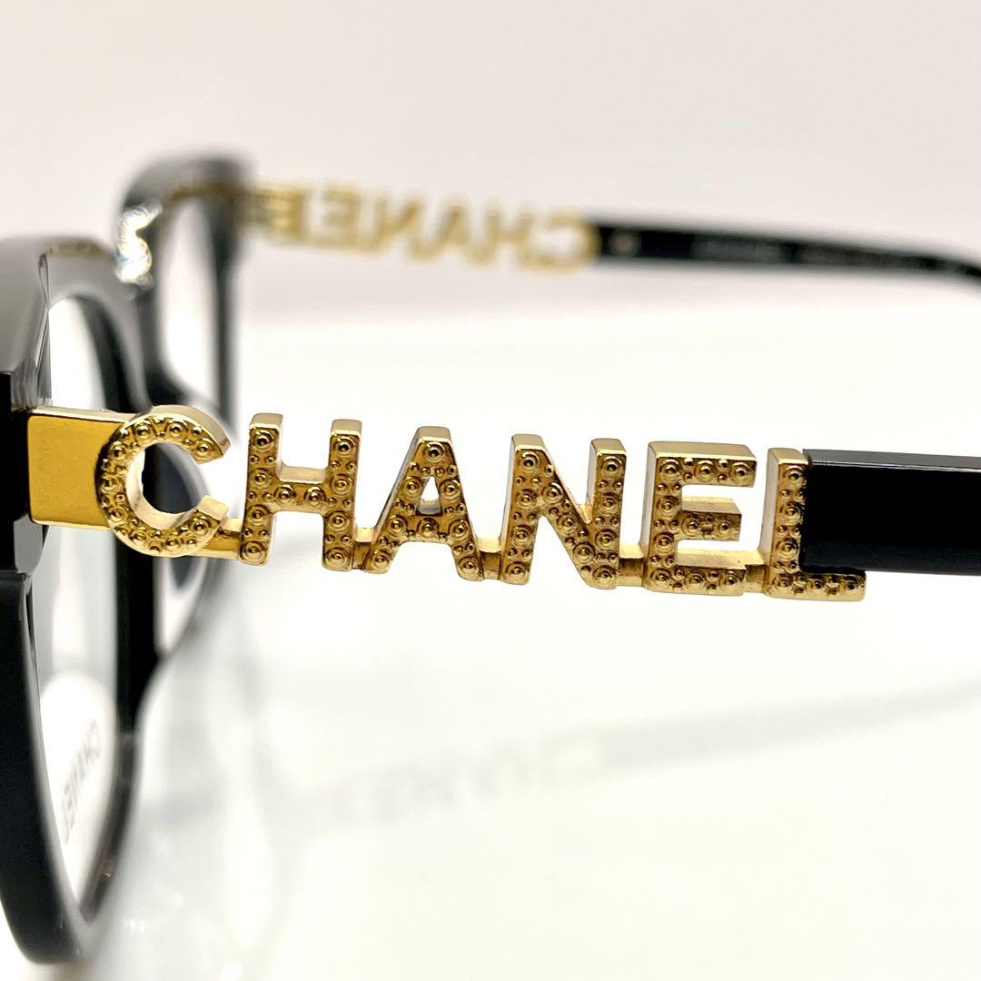 フレームのテンプルのロゴがアクセント ≪CHANEL≫ アイウェア CHANEL 眼鏡用フレーム 新作テンプルCHANELロゴ付ブラック