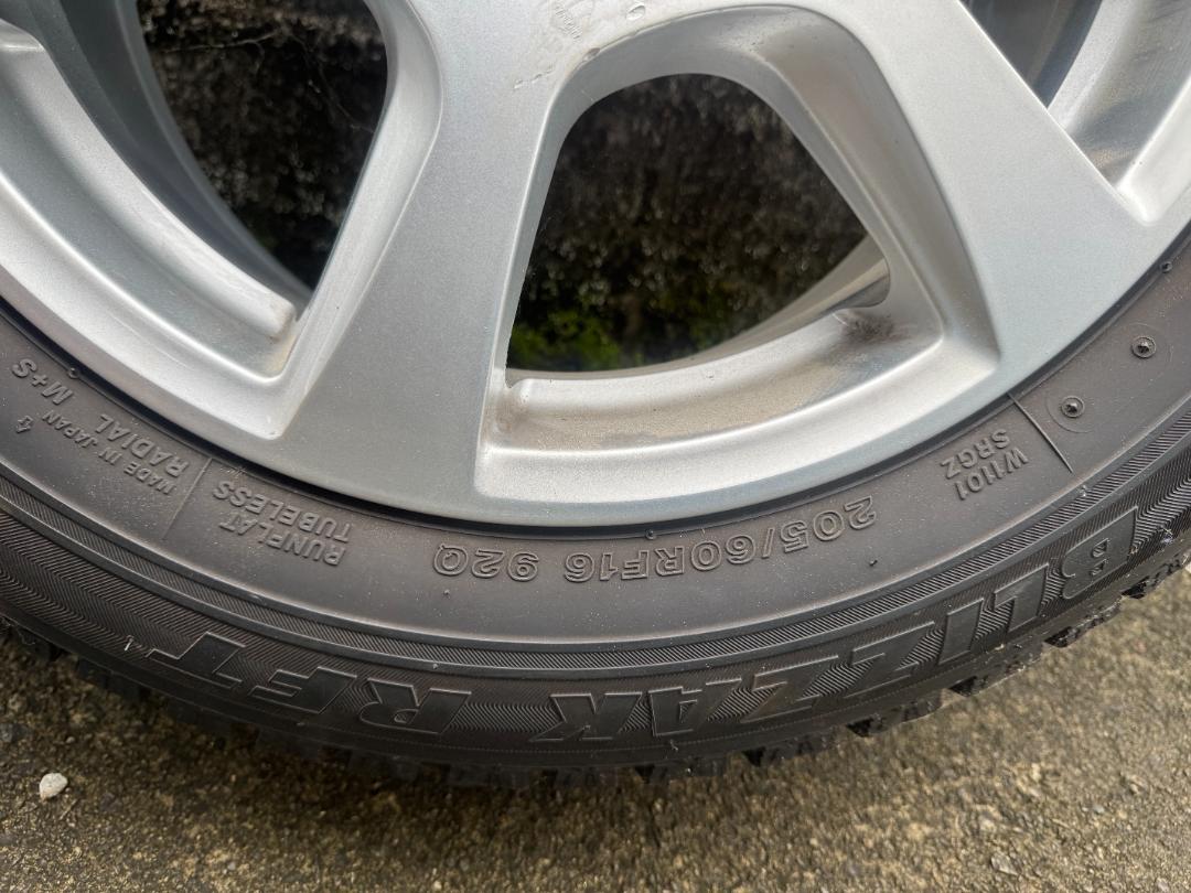 BMW218ｄ　F45　205/60RF16　アルミスタッドレスタイヤセット