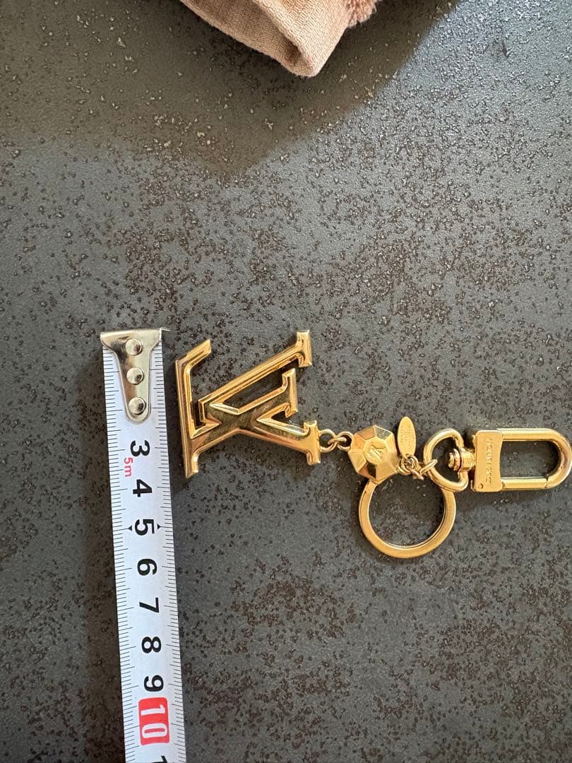 Louis Vuitton ロゴチャーム LOUIS VUITTON ロゴチャーム