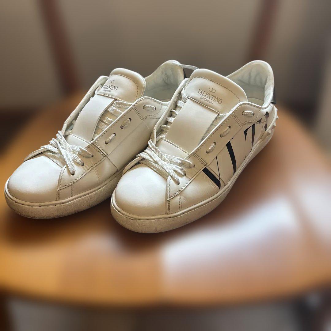 ♡関税送料込♡VALENTINO スニーカー ♢VALENTINO♢メンズスニーカー☆正規品・関税込☆ (VALENTINO