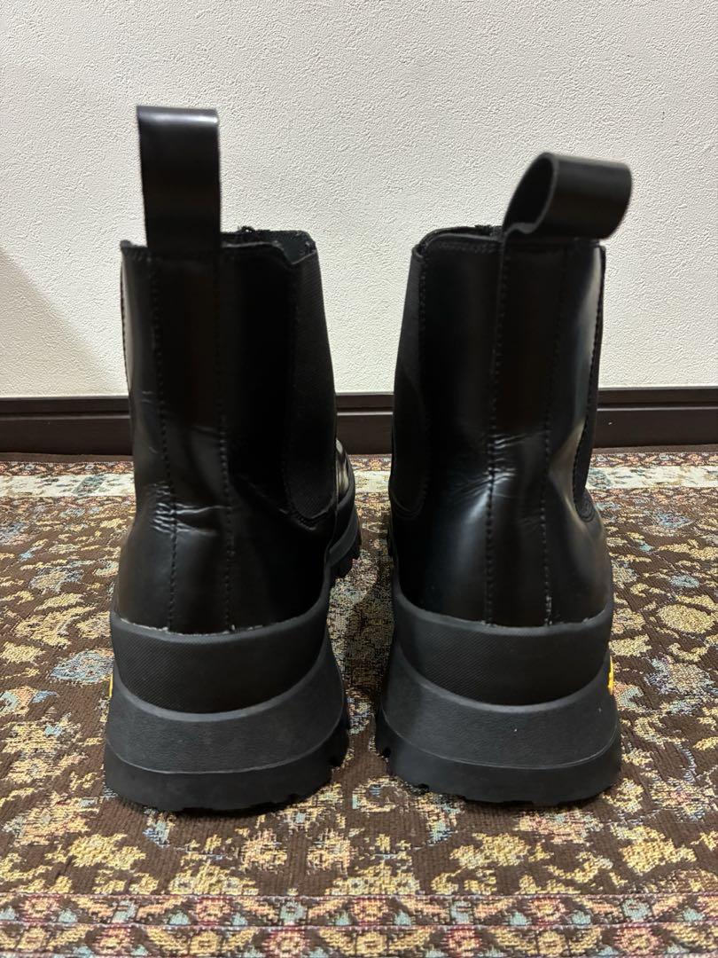 ZARA × Vibram サイドゴアブーツ