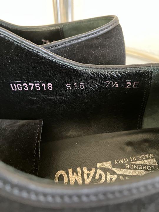 フェラガモ黒スェード、25.5  底は皮。