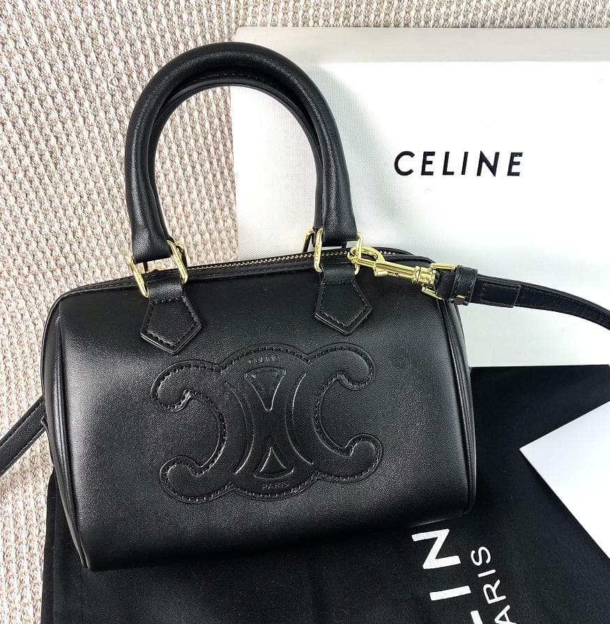 CELINE ブラックレザー ショルダーバッグ