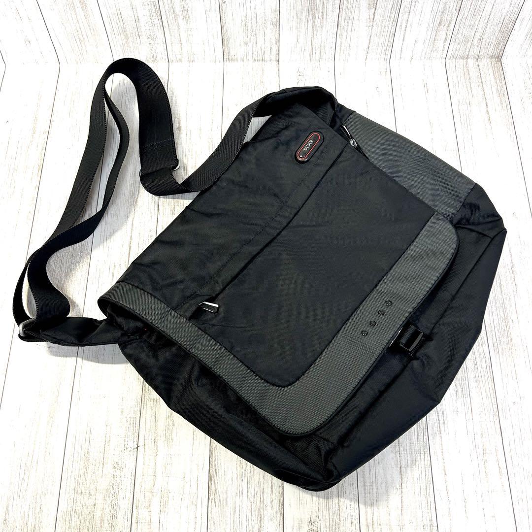 TUMI　メッセンジャーバッグ　ショルダーバッグ　ナイロン　PC収納　黒