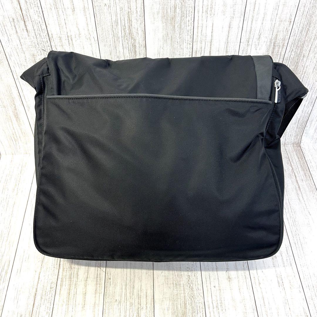 TUMI　メッセンジャーバッグ　ショルダーバッグ　ナイロン　PC収納　黒
