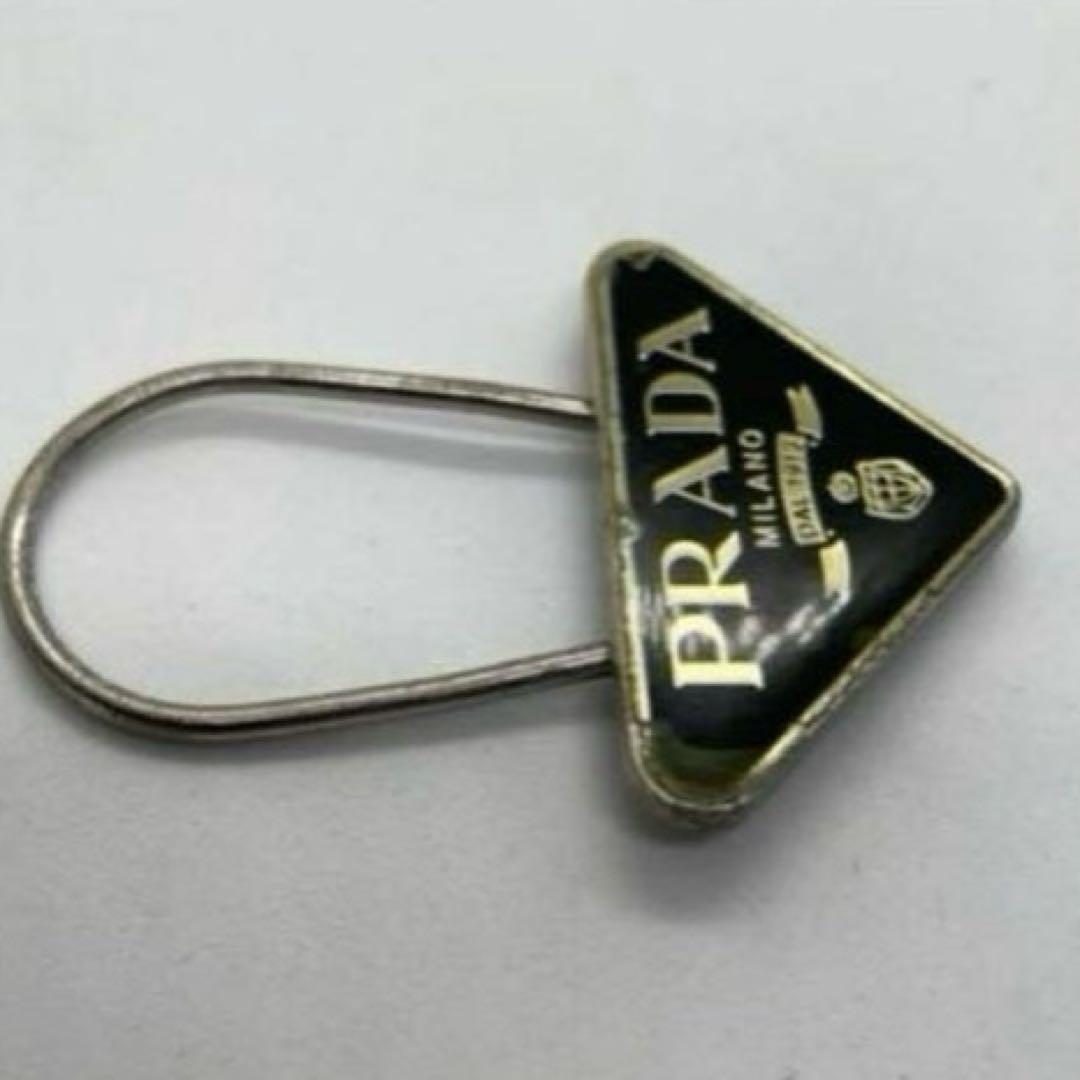 PRADA プラダ　キーリング　キーホルダー　チャーム　三角プレート　ブラック PRADA - プラダ 三角ロゴプレート キーホルダー キーリング