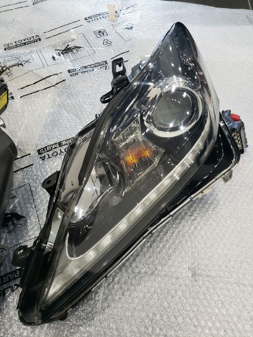 抽象的な LEXUS IS250 後期純正ヘッドライト 左右セット クリア塗装済み❗