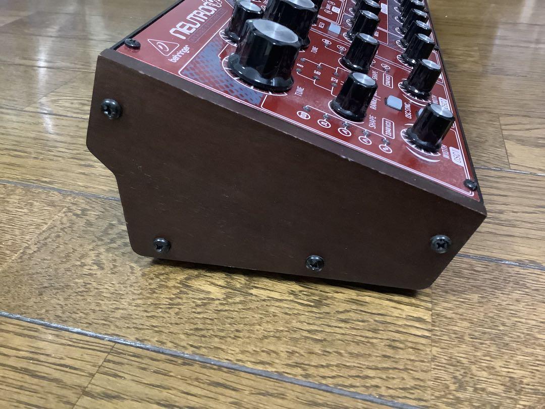 BEHRINGER NEUTRON ベリンガー ニュートロン