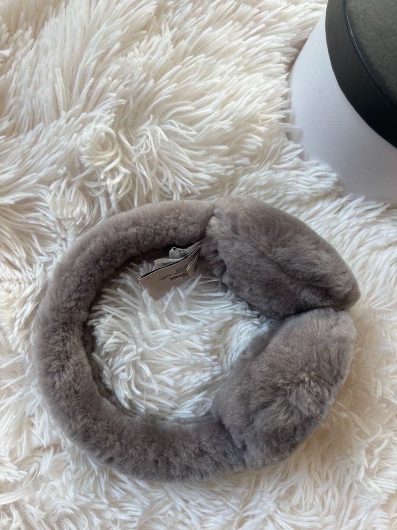 UGG Bluetoothイヤーマフ グレー ファー 耳あて UGG Bluetoothイヤーマフ グレー ファー 耳あて